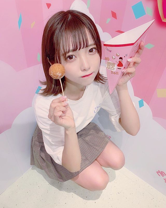 少女偶像福山梨乃，吃肉包的样子超可爱