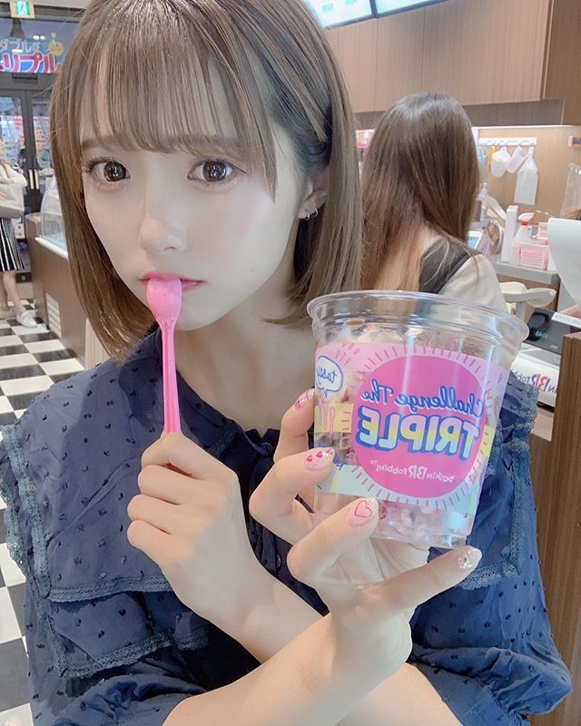 少女偶像福山梨乃，吃肉包的样子超可爱