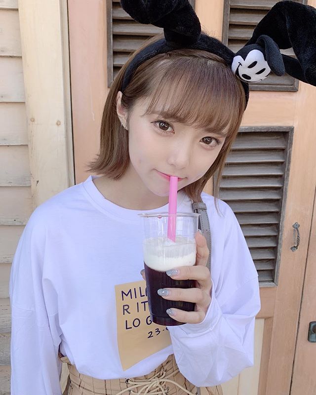 少女偶像福山梨乃，吃肉包的样子超可爱