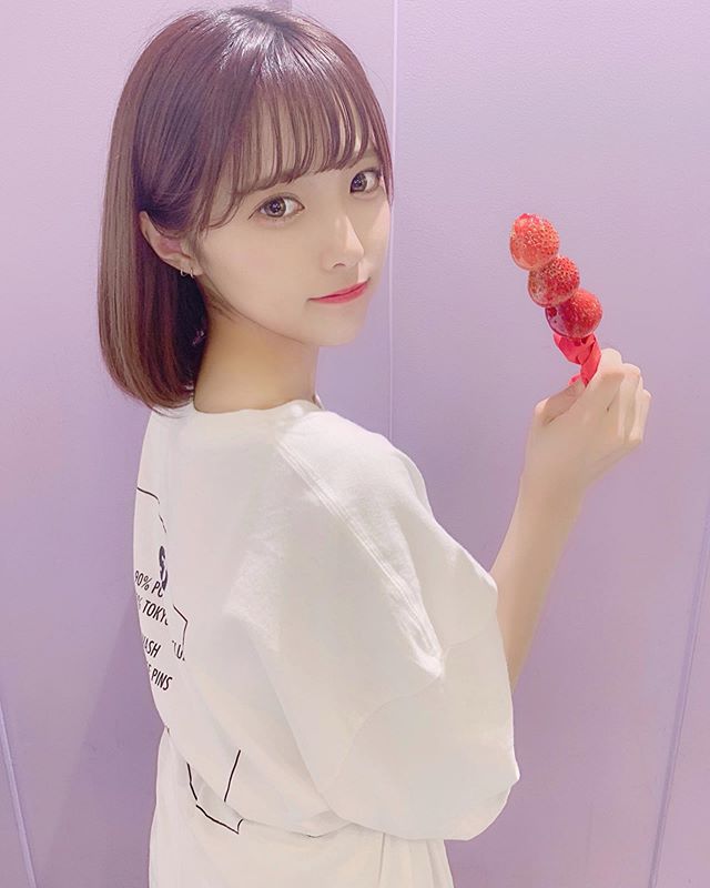 少女偶像福山梨乃，吃肉包的样子超可爱