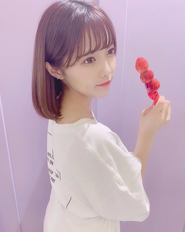 少女偶像福山梨乃，吃肉包的样子超可爱