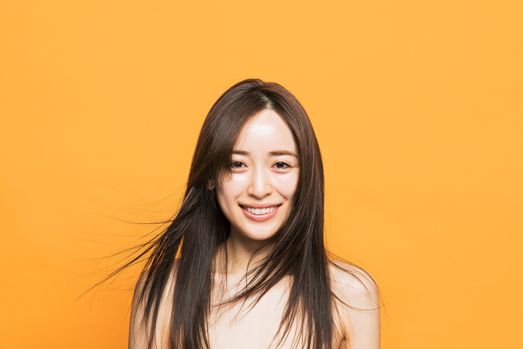泉里香最新写真集即将发售，一波香艳图先行解禁